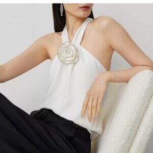 Ann Taylor Ivory lined halter Top
20inch bust/16inch length,100% polyester